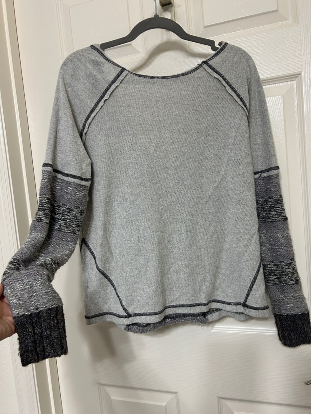 Lightweight Gray Striped V Neck Sweater Summer Beach Vibes Exposed Seams - Picture 10 of 14